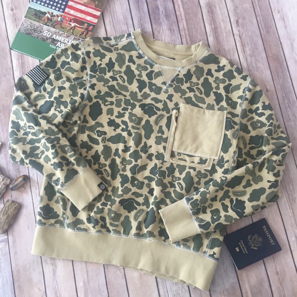 UNDER TWO FLAGS Beat-up crewneck camo sweatshirt